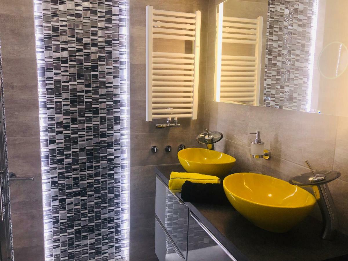 Apartament Elegance Yellow Rewal Kültér fotó