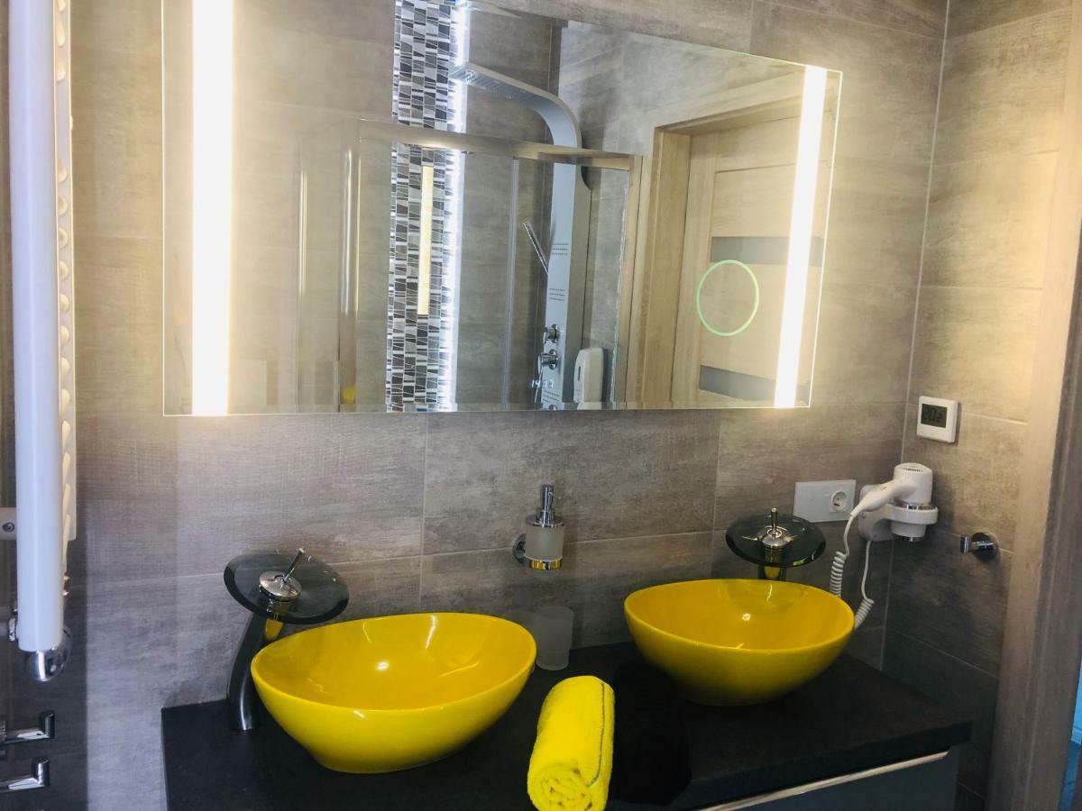 Apartament Elegance Yellow Rewal Kültér fotó